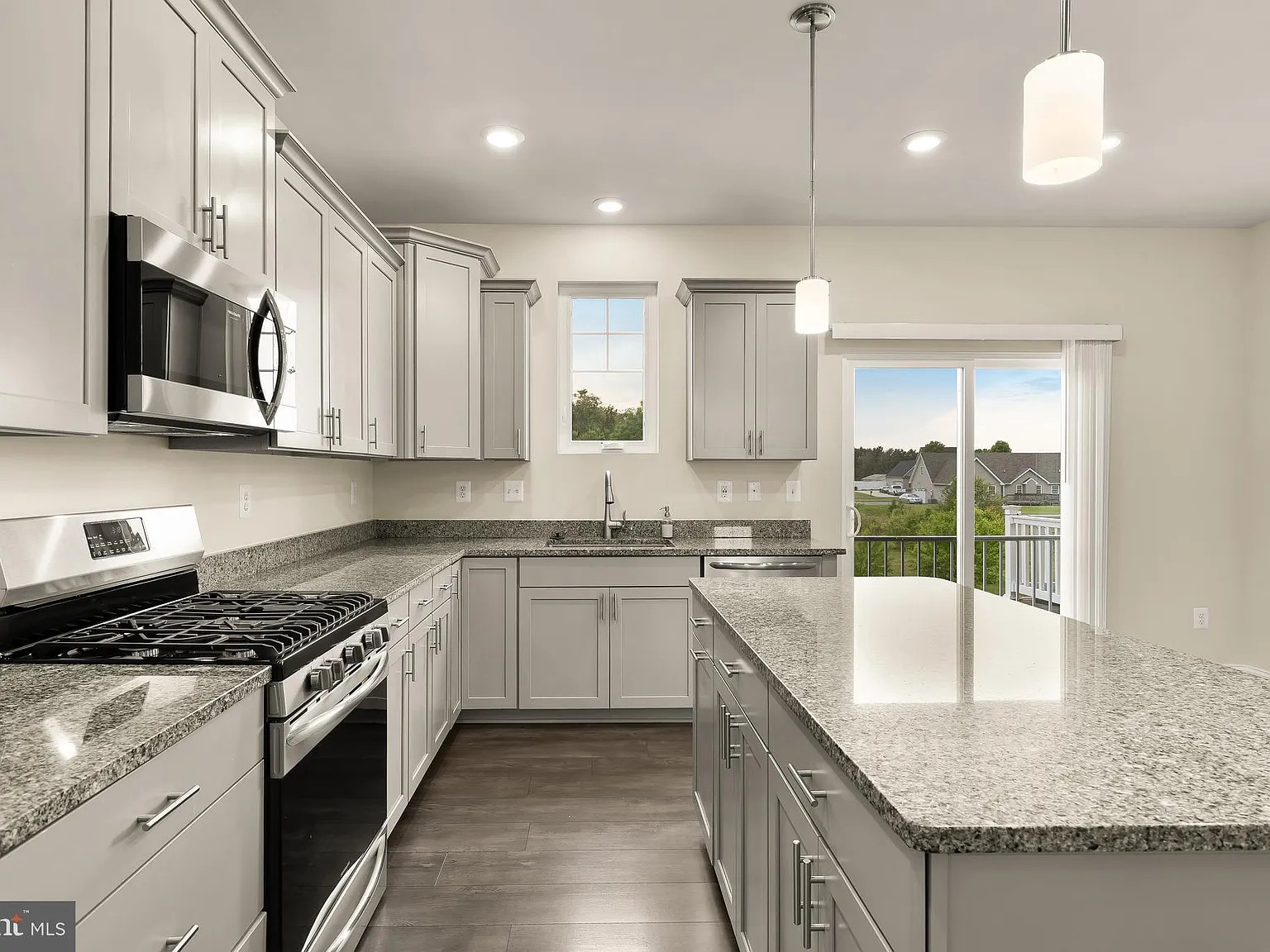 2 bed, 2.5 bath, 1837 sqft, $2,000 — Photo 4