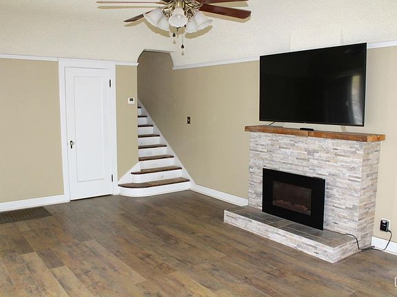 4th image of 122 Arvin St