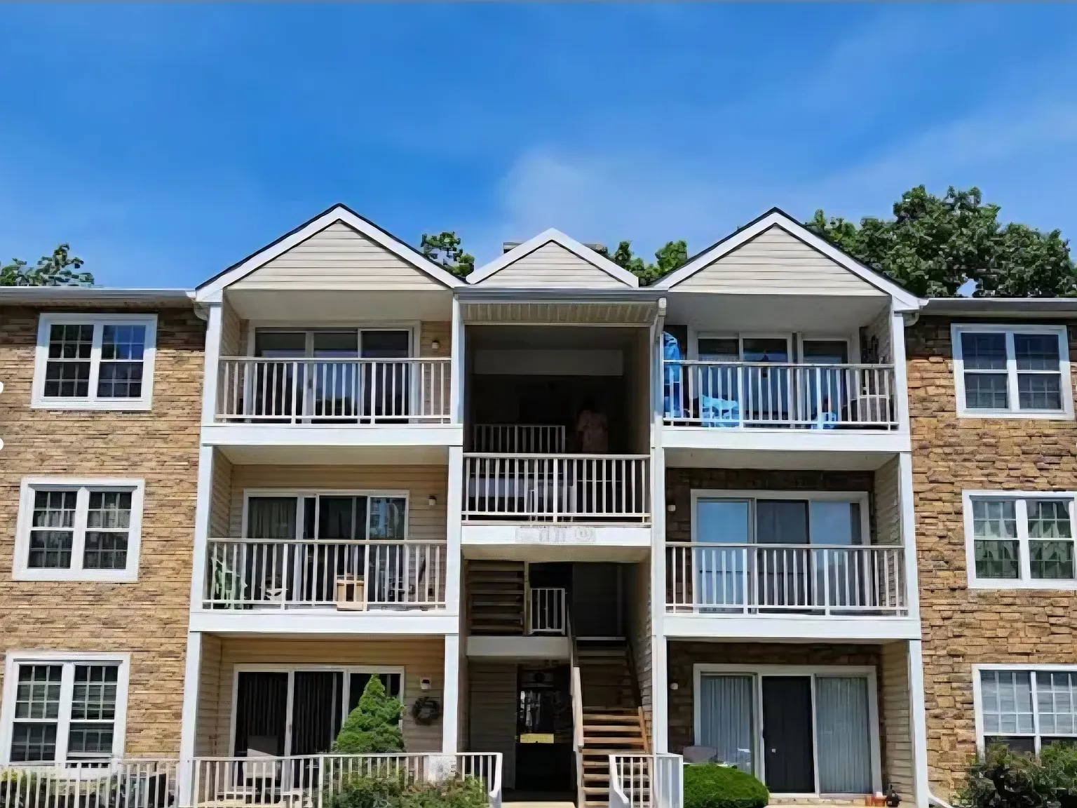 2 bed, 1100 sqft, $2,250 — Photo 1