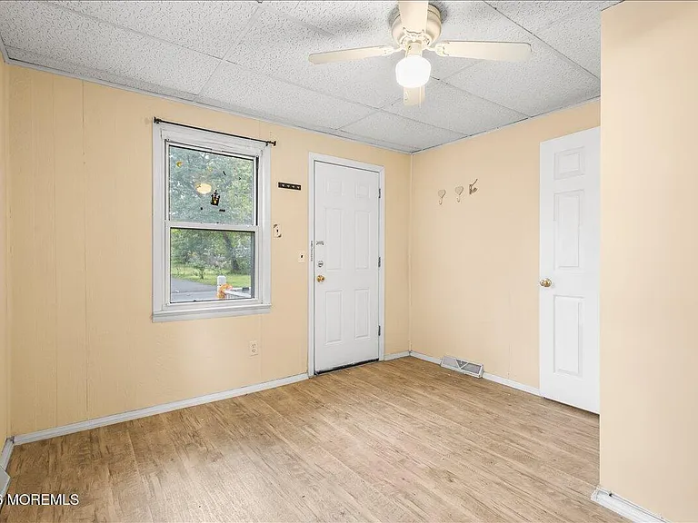 61 Cooney Ave — Photo 10