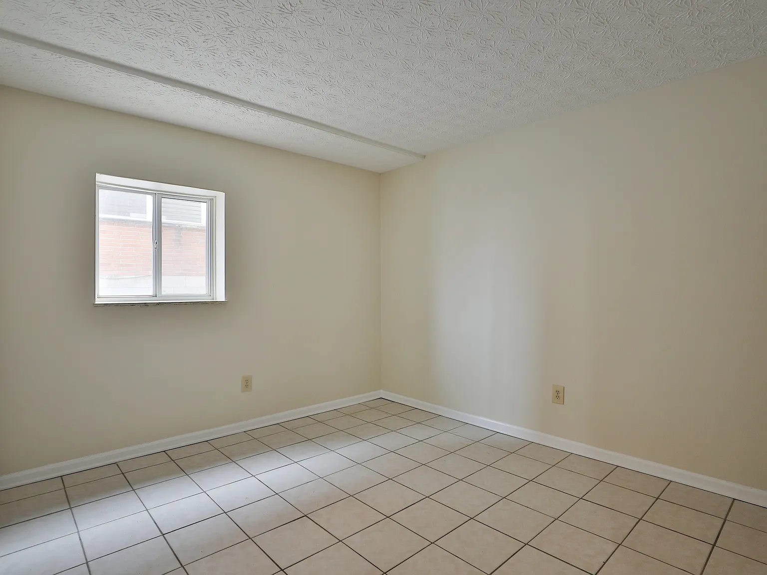 2 bed, 650 sqft, $995 — Photo 4