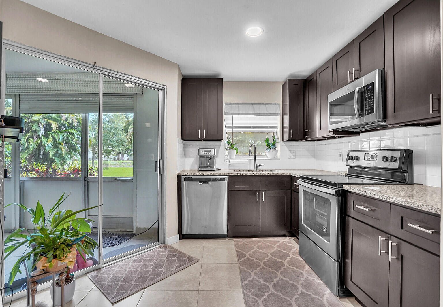 3524 Via Poinciana #102