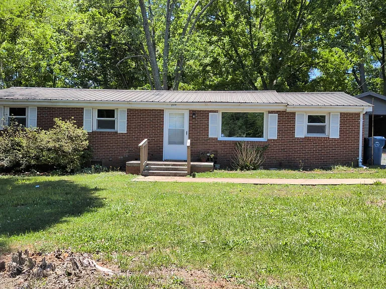 204 Barker St — Photo 10