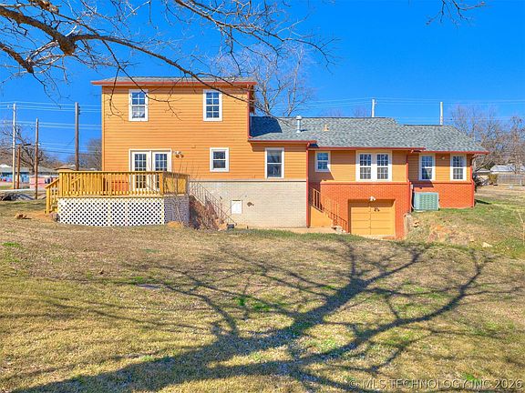 2nd image of 2524 W 51st St