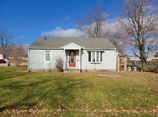 1302 Maple St, Marshall, IL 62441