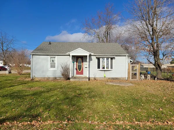 1302 Maple St, Marshall, IL 62441