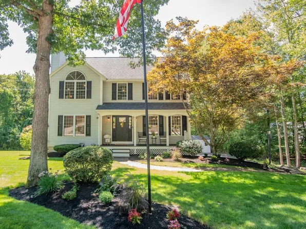 7 Gailor Lane, Hooksett, NH 03106