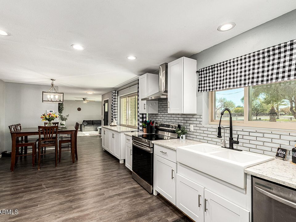 1st image of 266 W CALLE TUBERIA --