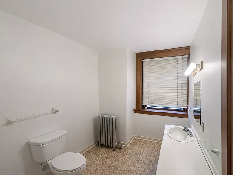 335 Summit Ave — Photo 2
