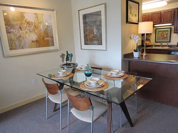 Rowe Apartments — Photo 7