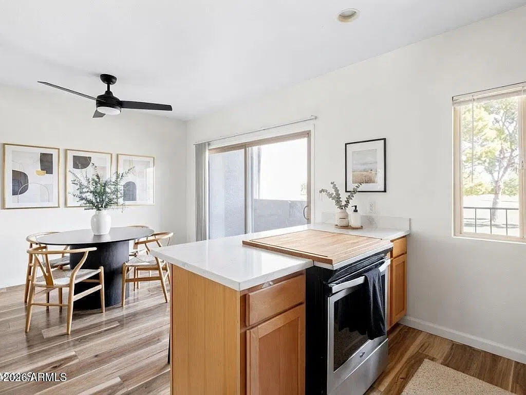 3 bed, 2.5 bath, 1963 sqft, $2,495 — Photo 3