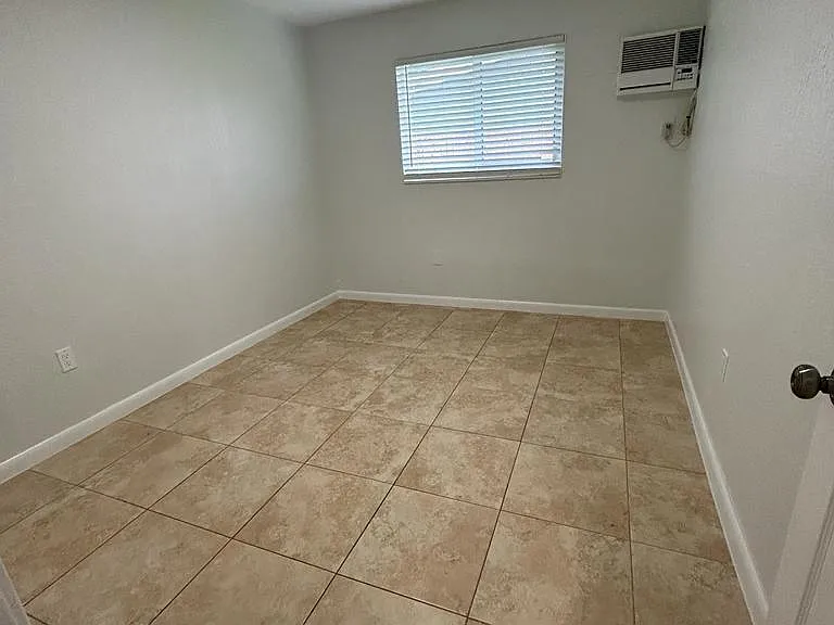 1119 NW 6th Ave #4 — Photo 9