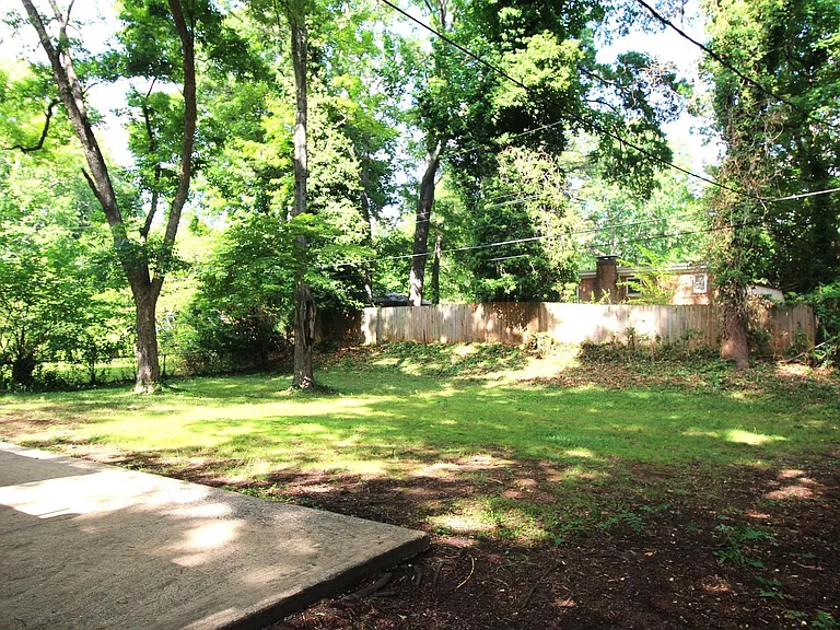 2904 Shamrock Dr — Photo 18