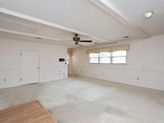 5th image of 109 Barenwood Cir