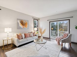 9580 Madison Dr APT 4, Chanhassen, MN 55317