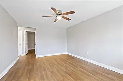 Building Photo - 401 S Cherry St #3