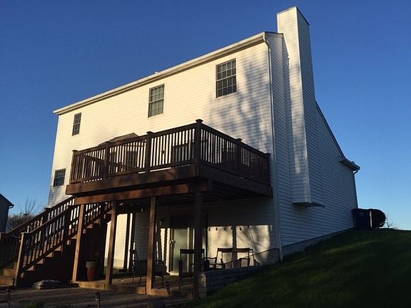 3rd image of 1057 Oxford Dr N