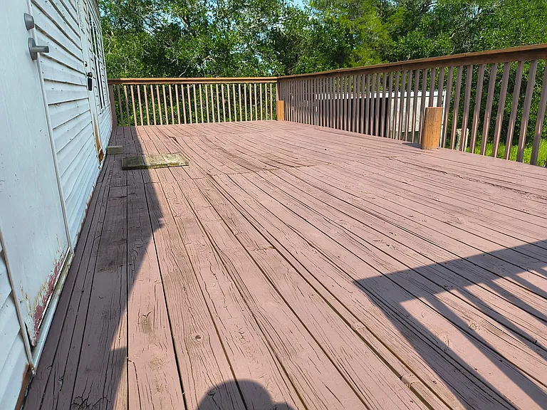 613 Troy St — Photo 2