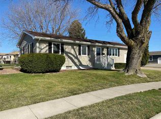 1305 Lincoln St, Holdrege, NE 68949