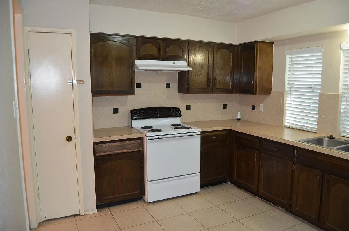 3 bed, 1700 sqft, $1,950 — Photo 3
