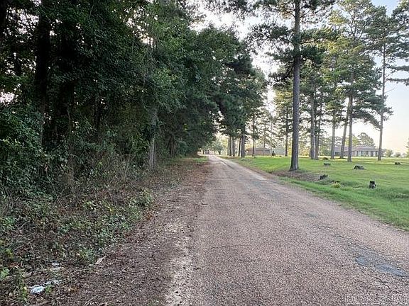 3rd image of 12 Country Club Ln