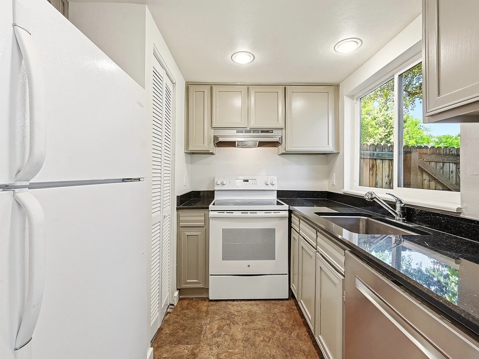 1 bed, 848 sqft, $1,650 — Photo 3