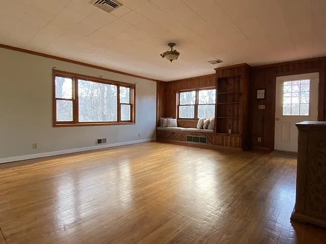 3 bed, 1800 sqft, $2,200 — Photo 3