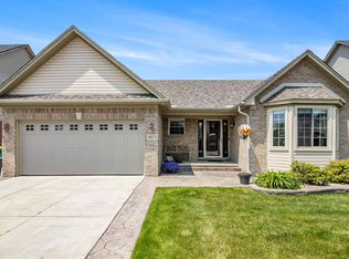 24272 Charles Dr, Brownstown, MI 48183