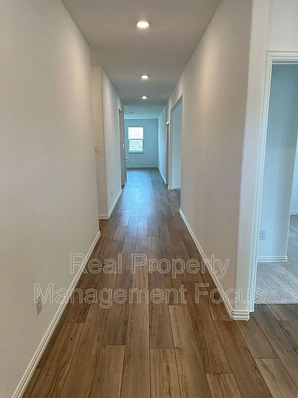4 bed, 2.0 bath, 1996 sqft, $2,195 — Photo 3