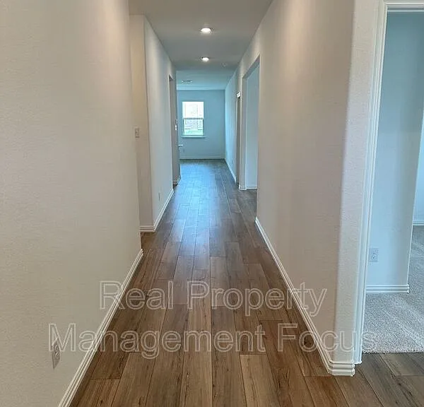239 Jenkinson Dr — Photo 3