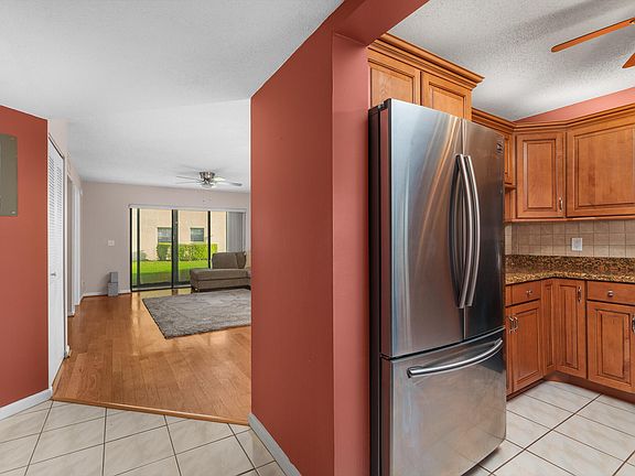 3rd image of 1203 Congressional Way