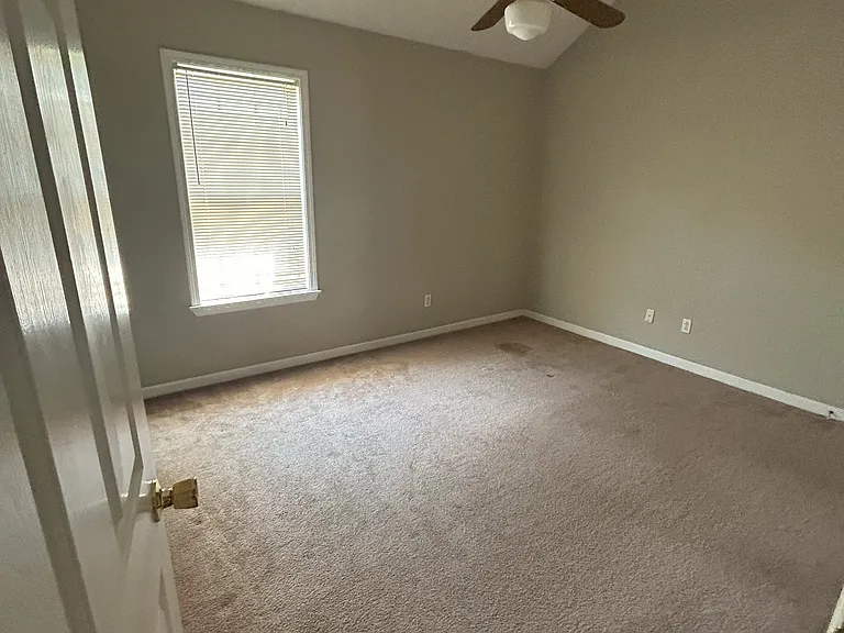 108 Creekwood Dr — Photo 9