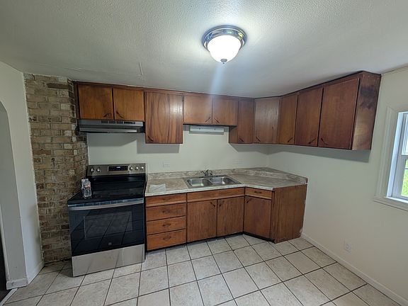 5th image of 1722 Valencia St