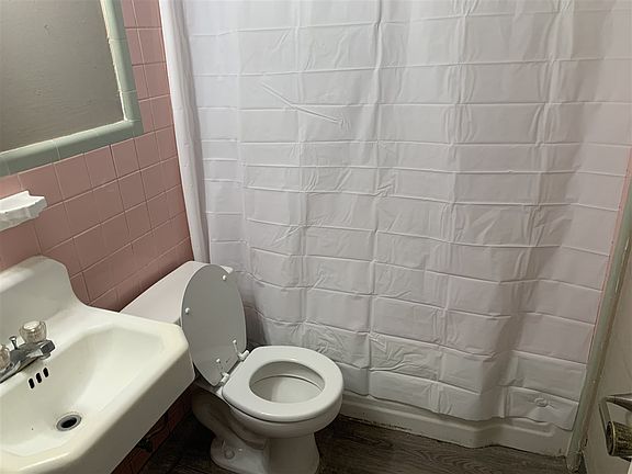 4th image of 729 E Jefferson St