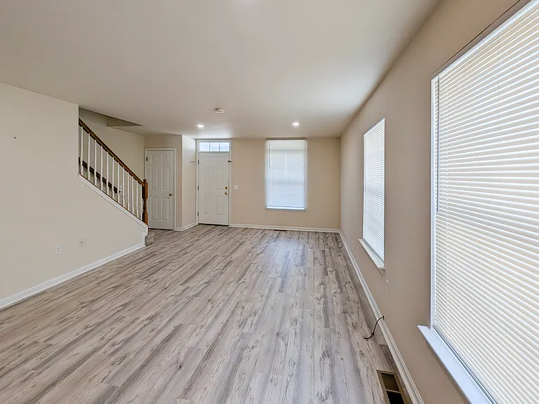1023 Ross St — Photo 3