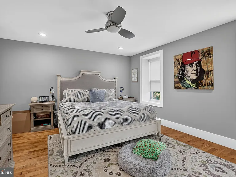 2328 E Fletcher St — Photo 22