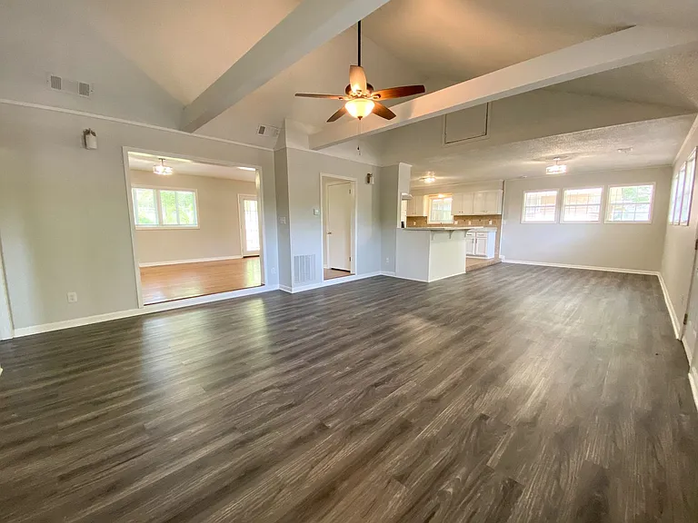 4152 Rhodes Ave — Photo 9