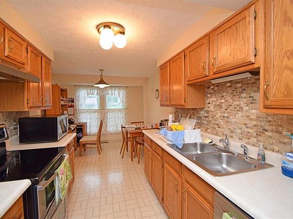 3rd image of 798 Woodlyn Dr S