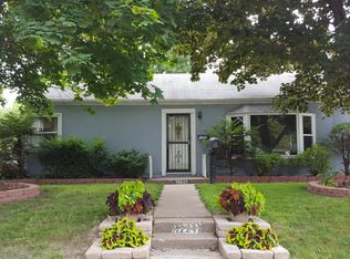 1224 17th St, Bettendorf, IA 52722