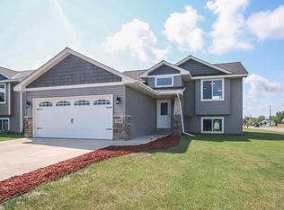 1308 Blue Jay Pl, New Richmond, WI 54017
