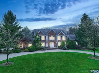 2 W Gate Rd, Saddle River, NJ 07458