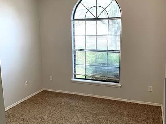 5th image of 2378 Pin Oak St