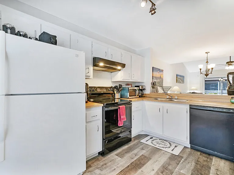 113 Pinewood Ct — Photo 12