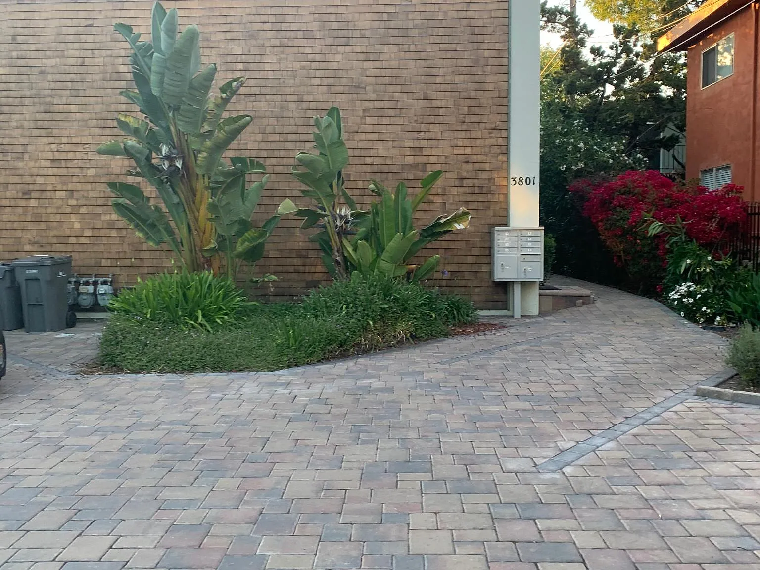 3801 Maybelle Avenue — Photo 1