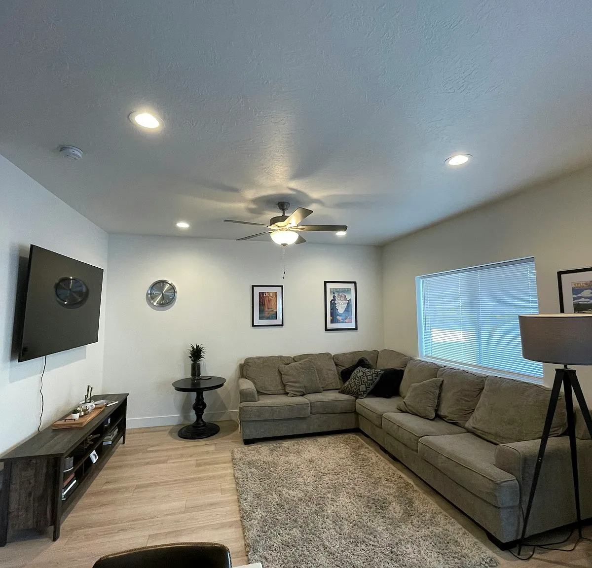 895 e pacific dr — Photo 4