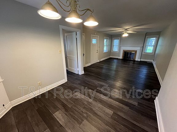 3rd image of 2920 E 5th St