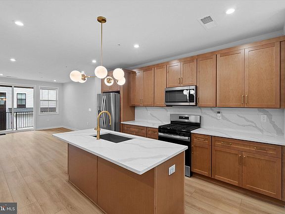 4th image of 4765 Sully Point Ln Unit 408