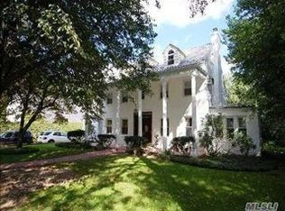 5 Merrivale Rd, Great Neck, NY 11021