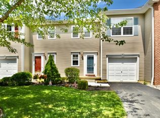 75 Pond Hollow Dr, Oak Ridge, NJ 07438