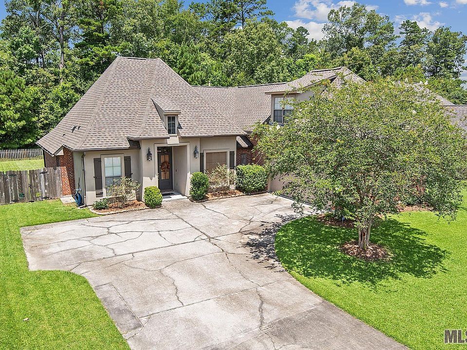 1st image of 22469 Balmoral Dr